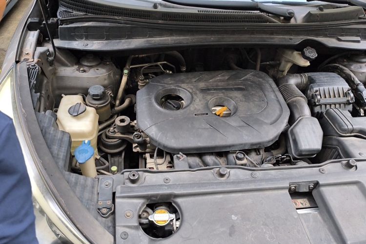 Used Hyundai ix35 2013 2.0L Automatic Two-Wheel Drive Smart GLS China IV Standard Engine Bay Right