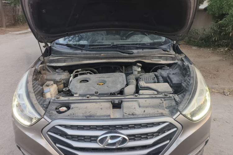 Used Hyundai ix35 2013 2.0L Automatic Two-Wheel Drive Smart GLS China IV Standard Engine Bay