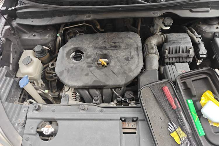 Used Hyundai ix35 2013 2.0L Automatic Two-Wheel Drive Smart GLS China IV Standard Engine Bay