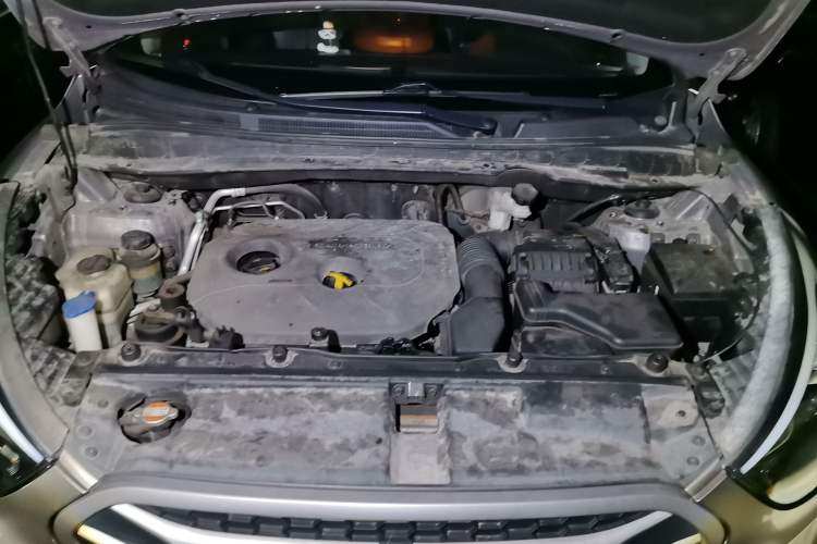 Used Hyundai ix35 2013 2.0L Automatic Two-Wheel Drive Smart GLS China V Standard Engine Bay