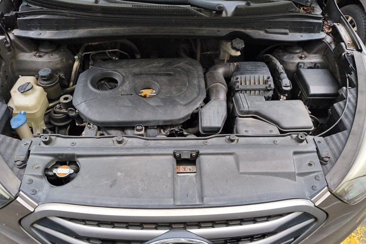 Used Hyundai ix35 2013 2.0L Automatic Two-Wheel Drive Smart GLS China IV Standard Engine Bay