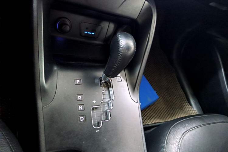 Used Hyundai ix35 2013 2.0L Automatic Two-Wheel Drive Smart GLS China IV Standard Gear Lever