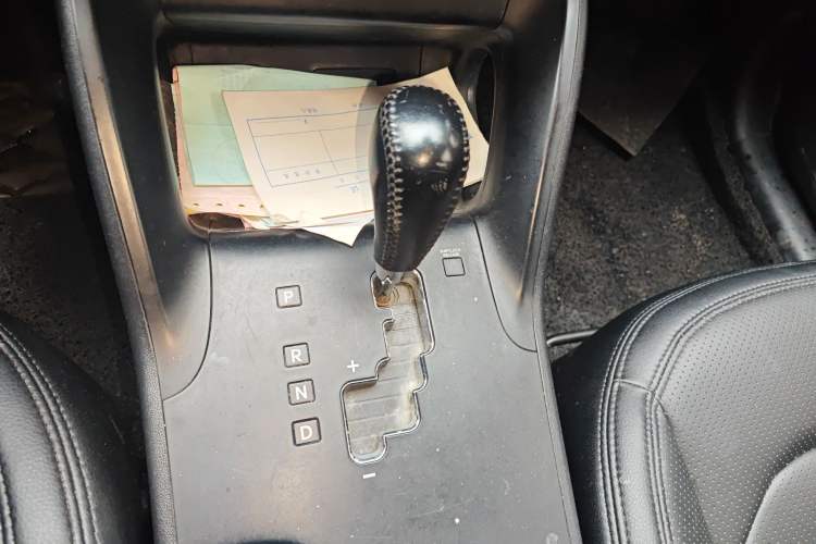 Used Hyundai ix35 2013 2.0L Automatic Two-Wheel Drive Smart GLS China IV Standard Gear Lever