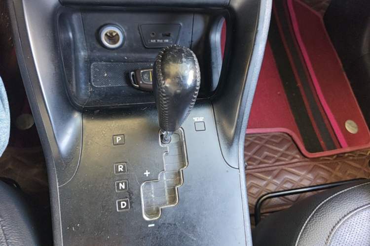 Used Hyundai ix35 2013 2.0L Automatic Two-Wheel Drive Smart GLS China IV Standard Gear Lever