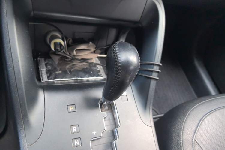 Used Hyundai ix35 2013 2.0L Automatic Two-Wheel Drive Smart GLS China IV Standard Gear Lever