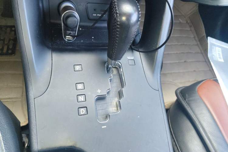 Used Hyundai ix35 2013 2.0L Automatic Two-Wheel Drive Smart GLS China IV Standard Gear Lever