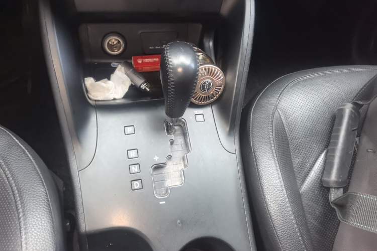 Used Hyundai ix35 2013 2.0L Automatic Two-Wheel Drive Smart GLS China IV Standard Gear Lever