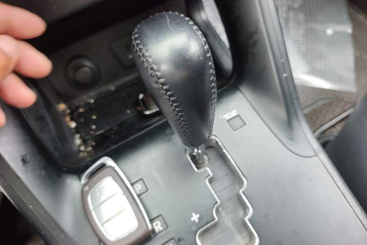 Used Hyundai ix35 2013 2.0L Automatic Two-Wheel Drive Smart GLS China V Standard Gear Lever