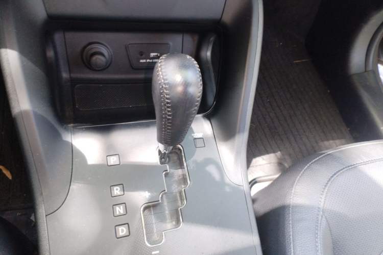 Used Hyundai ix35 2013 2.0L Automatic Two-Wheel Drive Smart GLS China V Standard Gear Lever