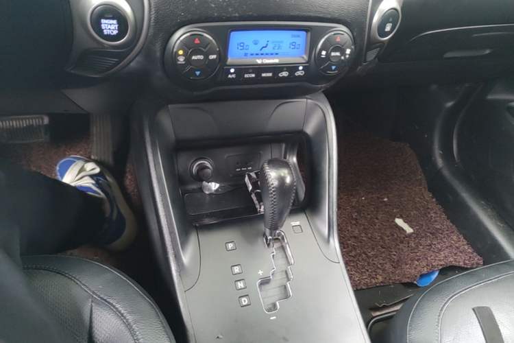 Used Hyundai ix35 2013 2.0L Automatic Two-Wheel Drive Smart GLS China IV Standard Gear Lever