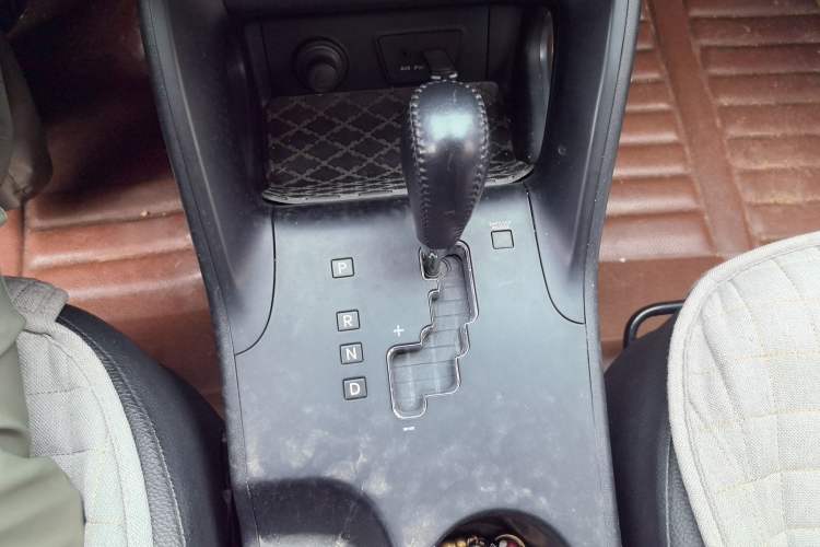 Used Hyundai ix35 2013 2.0L Automatic Two-Wheel Drive Smart GLS China IV Standard Gear Lever