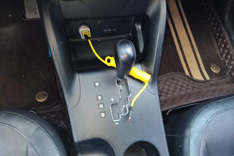 Used Hyundai ix35 2013 2.0L Automatic Two-Wheel Drive Smart GLS China IV Standard Gear Lever