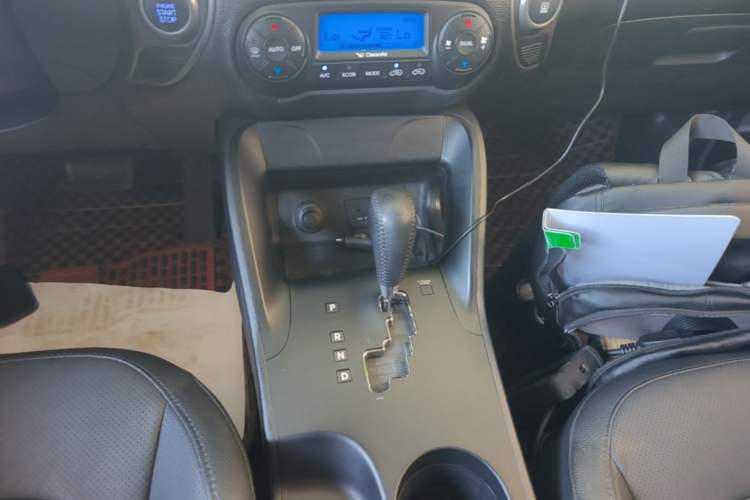 Used Hyundai ix35 2013 2.0L Automatic Two-Wheel Drive Smart GLS China IV Standard Gear Lever