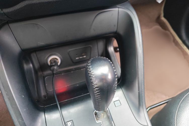 Used Hyundai ix35 2013 2.0L Automatic Two-Wheel Drive Smart GLS China IV Standard Gear Lever