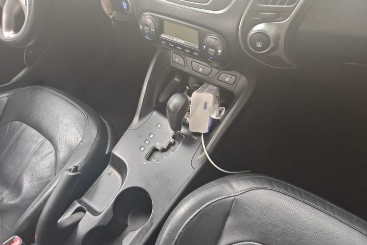Used Hyundai ix35 2013 2.0L Automatic Two-Wheel Drive Smart GLS China IV Standard Gear Lever
