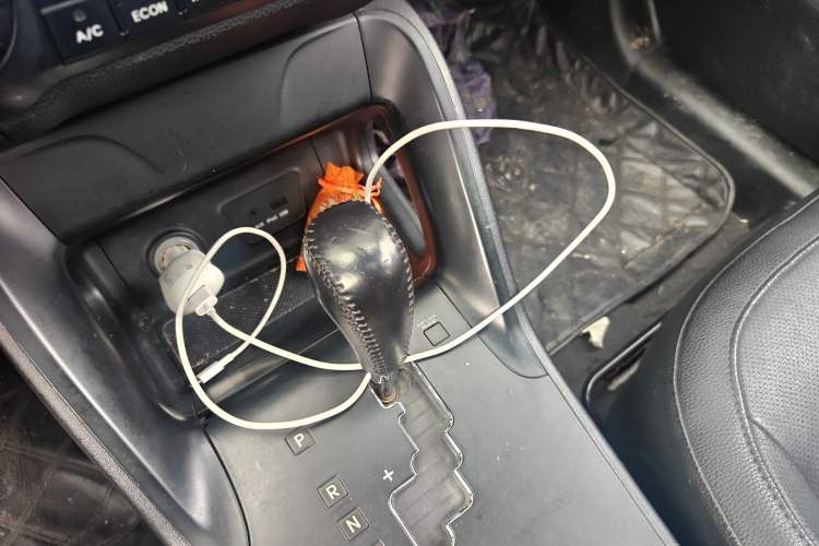 Used Hyundai ix35 2013 2.0L Automatic Two-Wheel Drive Smart GLS China IV Standard Gear Lever