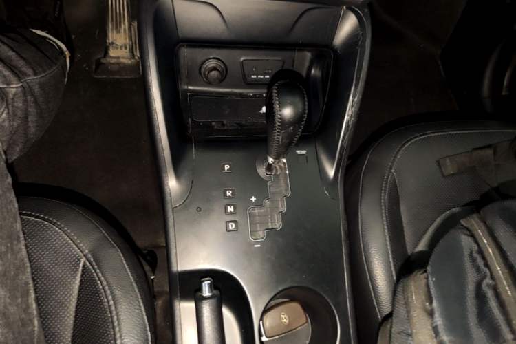 Used Hyundai ix35 2013 2.0L Automatic Two-Wheel Drive Smart GLS China IV Standard Gear Lever