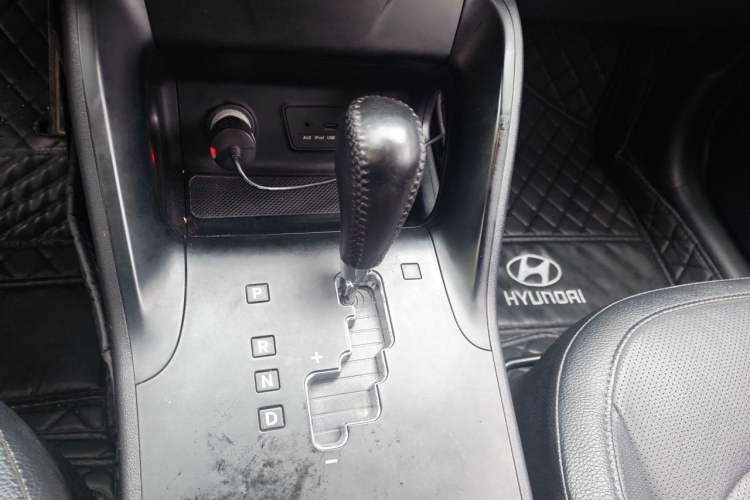 Used Hyundai ix35 2013 2.0L Automatic Two-Wheel Drive Smart GLS China IV Standard Gear Lever