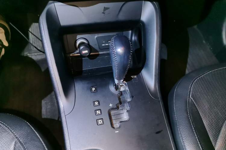 Used Hyundai ix35 2013 2.0L Automatic Two-Wheel Drive Smart GLS China V Standard Gear Lever