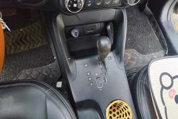 Used Hyundai ix35 2013 2.0L Automatic 2WD Comfort GL China IV Standard Gear Lever