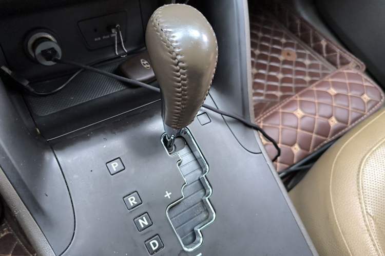 Used Hyundai ix35 2013 2.0L Automatic Two-Wheel Drive Smart GLS China IV Standard Gear Lever