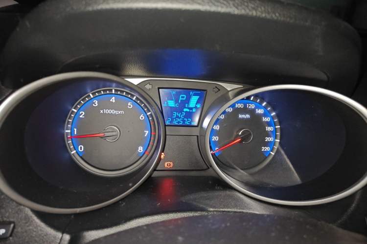 Used Hyundai ix35 2013 2.0L Automatic Two-Wheel Drive Smart GLS China IV Standard Instrument Cluster
