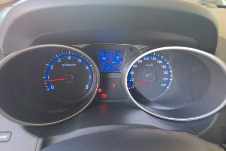 Used Hyundai ix35 2013 2.0L Automatic Two-Wheel Drive Smart GLS China IV Standard Instrument Cluster