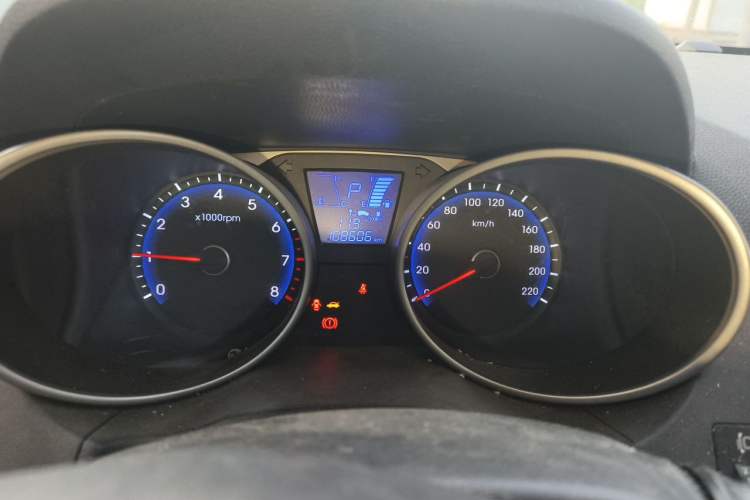 Used Hyundai ix35 2013 2.0L Automatic Two-Wheel Drive Smart GLS China IV Standard Instrument Cluster