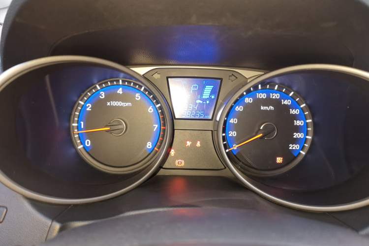 Used Hyundai ix35 2013 2.0L Automatic Two-Wheel Drive Smart GLS China IV Standard Instrument Cluster