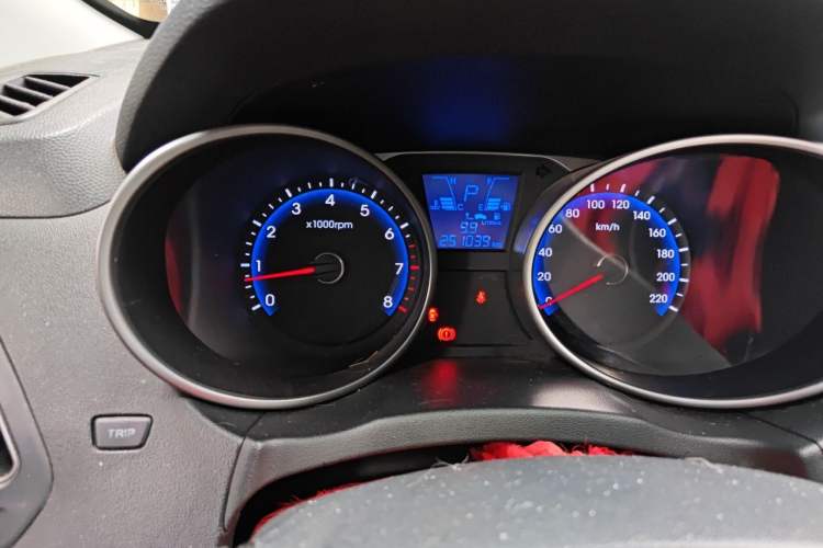 Used Hyundai ix35 2013 2.0L Automatic 4x4 Intelligent GLS China IV Standard Instrument Cluster