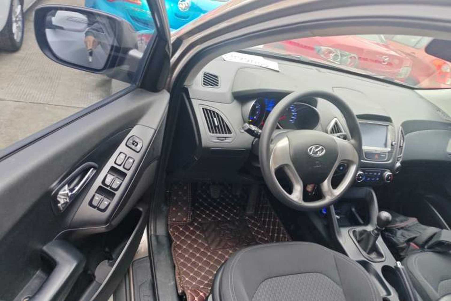 Used Hyundai ix35 2013 2.0L Manual 2WD Comfort GL China IV Standard Interior 3