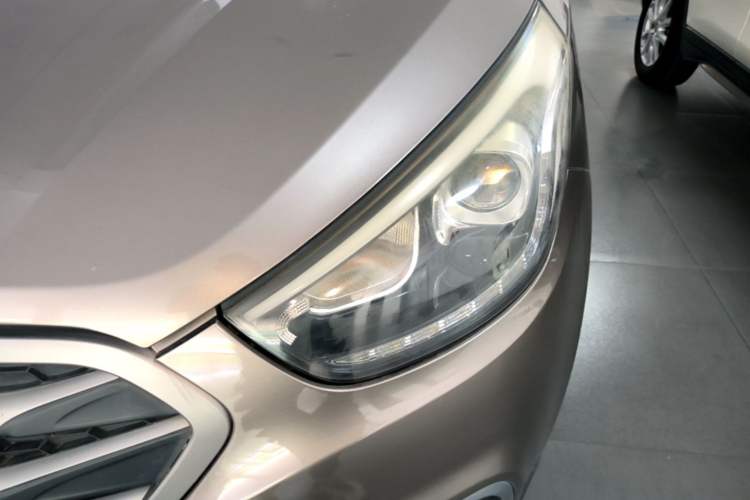 Used Hyundai ix35 2013 2.0L Automatic Two-Wheel Drive Smart GLS China IV Standard Left Front Headlight