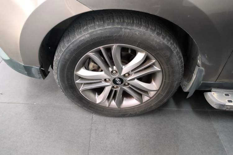 Used Hyundai ix35 2013 2.0L Automatic Two-Wheel Drive Smart GLS China IV Standard Left Front Wheel Hub