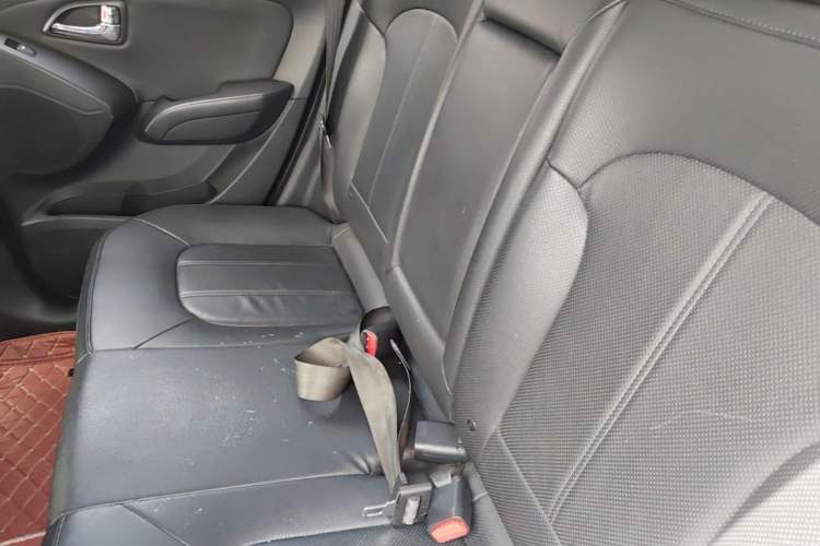 Used Hyundai ix35 2013 2.0L Automatic Two-Wheel Drive Smart GLS China IV Standard Left Rear Seat