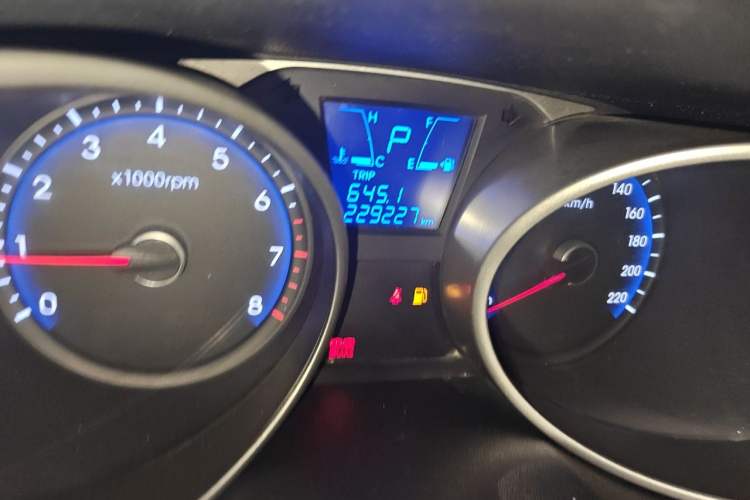 Used Hyundai ix35 2013 2.0L Automatic Two-Wheel Drive Smart GLS China V Standard Odometer Close Up