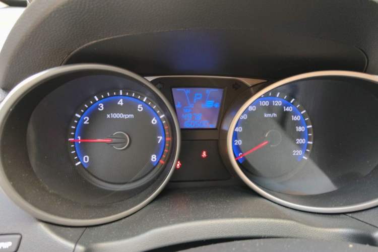 Used Hyundai ix35 2013 2.0L Automatic Two-Wheel Drive Smart GLS China IV Standard Odometer Close Up