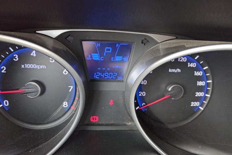 Used Hyundai ix35 2013 2.0L Automatic Two-Wheel Drive Smart GLS China IV Standard Odometer Close Up