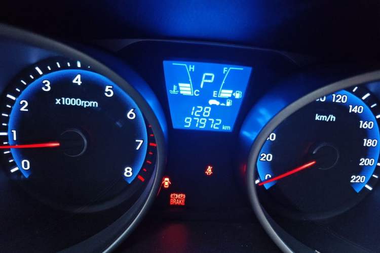 Used Hyundai ix35 2013 2.0L Automatic Two-Wheel Drive Smart GLS China V Standard Odometer Close Up