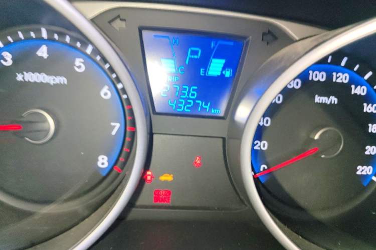 Used Hyundai ix35 2013 2.0L Automatic Two-Wheel Drive Smart GLS China IV Standard Odometer Close Up