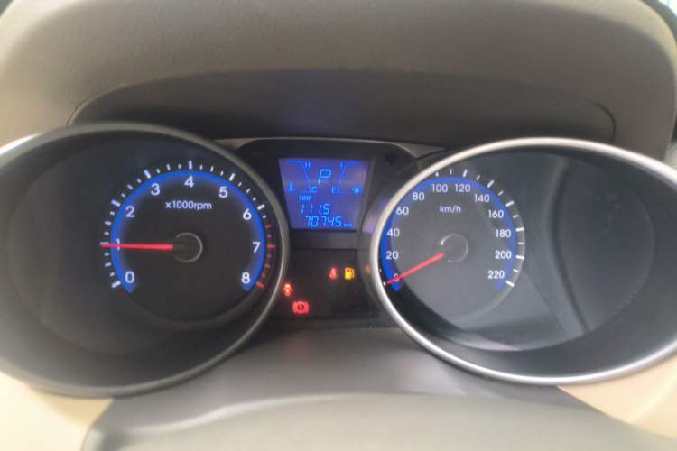 Used Hyundai ix35 2013 2.0L Automatic Two-Wheel Drive Smart GLS China IV Standard Odometer Close Up