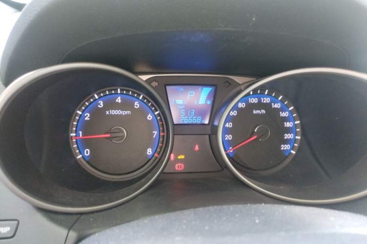 Used Hyundai ix35 2013 2.0L Automatic Two-Wheel Drive Smart GLS China V Standard Odometer Close Up