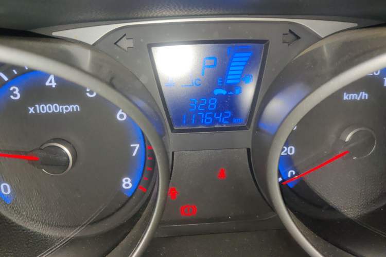 Used Hyundai ix35 2013 2.0L Automatic Two-Wheel Drive Smart GLS China IV Standard Odometer Close Up