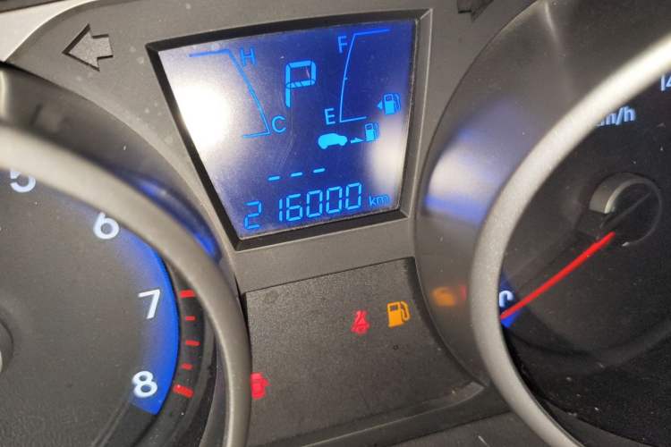 Used Hyundai ix35 2013 2.0L Automatic Two-Wheel Drive Smart GLS China IV Standard Odometer Close Up
