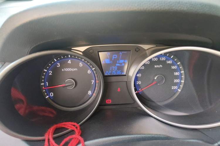 Used Hyundai ix35 2013 2.0L Automatic Two-Wheel Drive Smart GLS China V Standard Odometer Close Up
