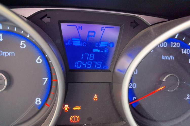 Used Hyundai ix35 2013 2.0L Automatic Two-Wheel Drive Smart GLS China IV Standard Odometer Close Up
