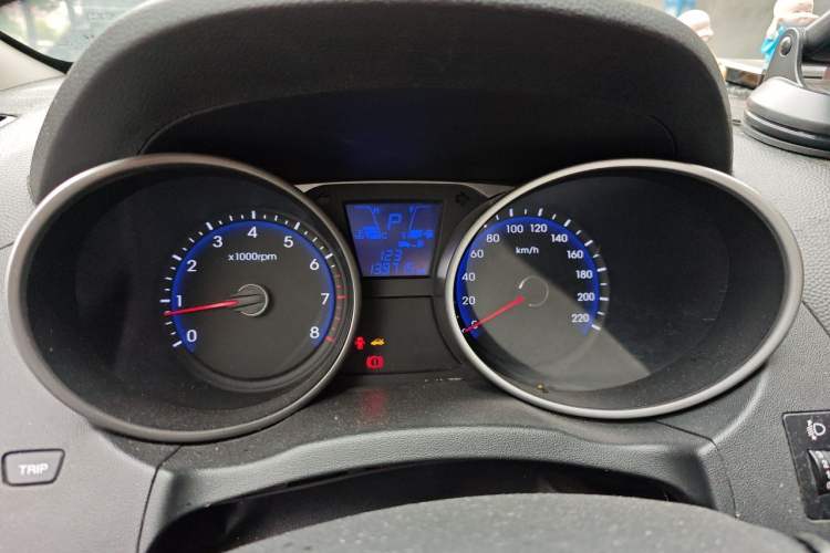 Used Hyundai ix35 2013 2.0L Automatic Two-Wheel Drive Smart GLS China IV Standard Odometer Close Up