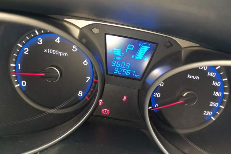 Used Hyundai ix35 2013 2.0L Automatic Two-Wheel Drive Smart GLS China IV Standard Odometer Close Up