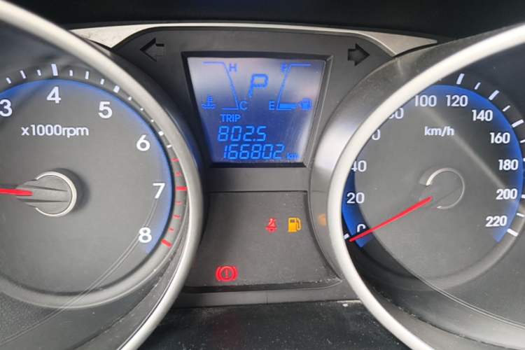 Used Hyundai ix35 2013 2.0L Automatic Two-Wheel Drive Smart GLS China IV Standard Odometer Close Up