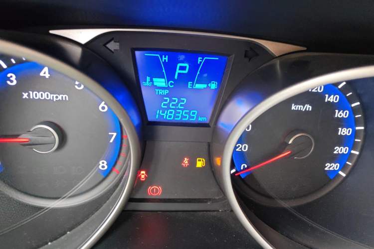 Used Hyundai ix35 2013 2.0L Automatic Two-Wheel Drive Smart GLS China IV Standard Odometer Close Up