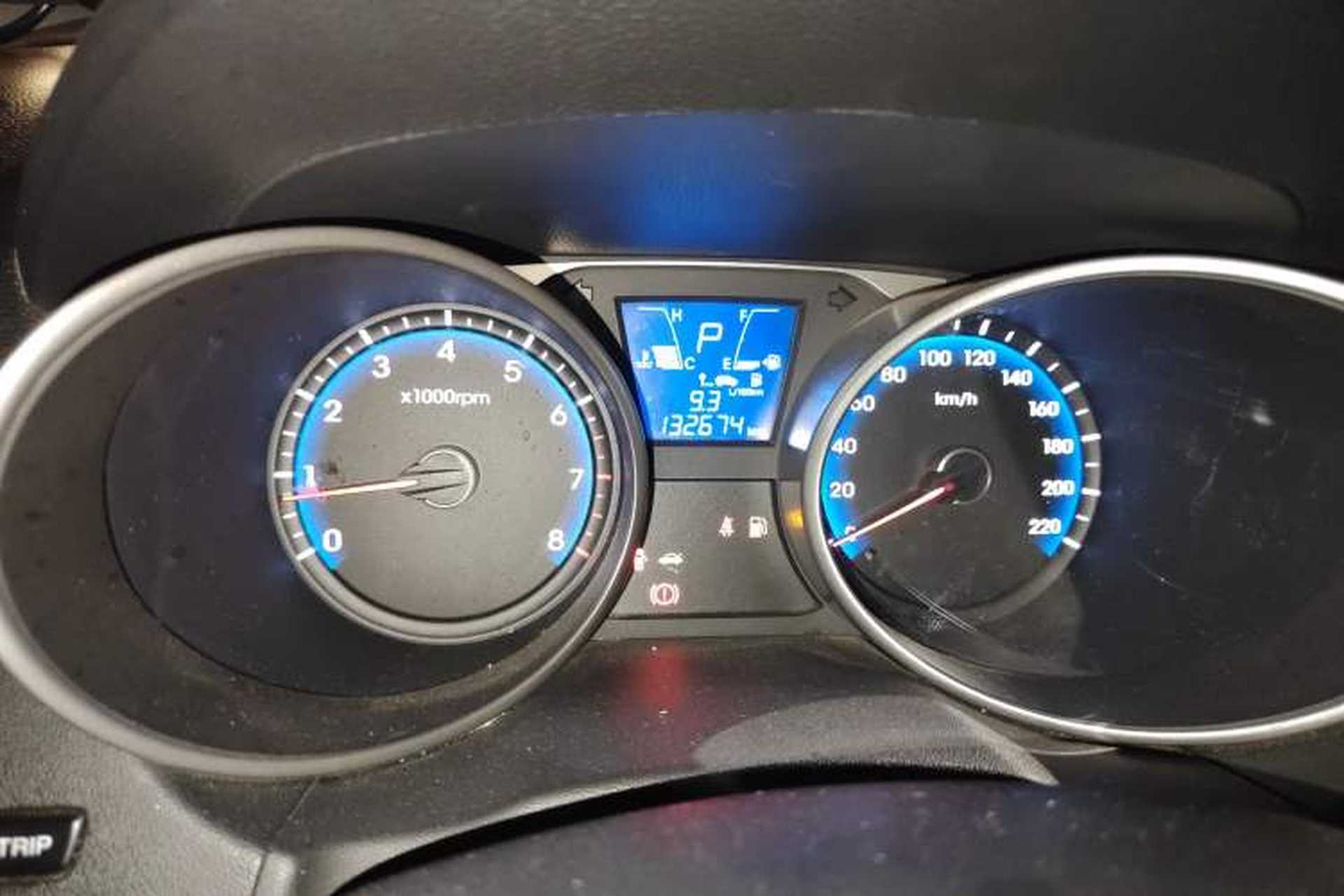 Used Hyundai ix35 2013 2.0L Automatic Two-Wheel Drive Smart GLS China IV Standard Odometer Close Up